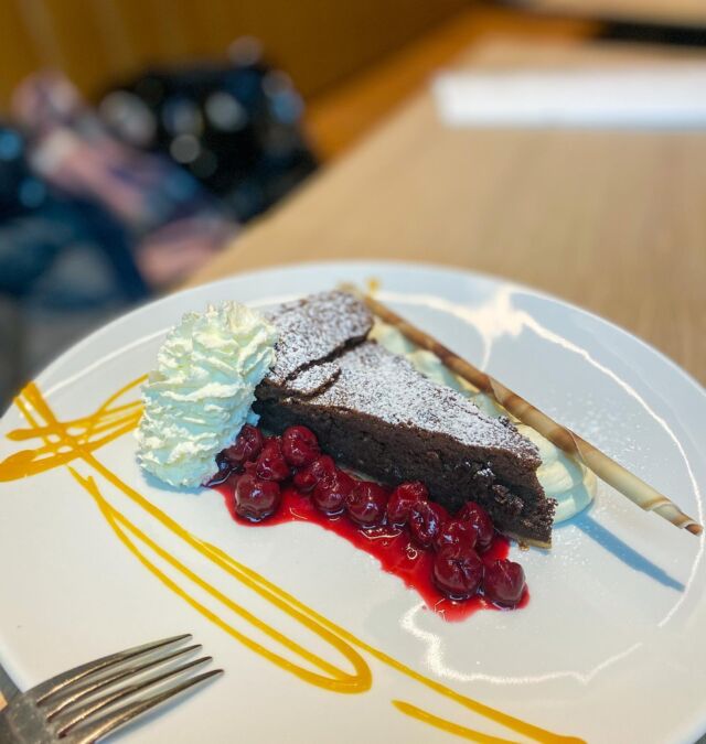 Weihnachtsfeier in St. Pölten, Warme Schokotarte, Lokal Rosmarin